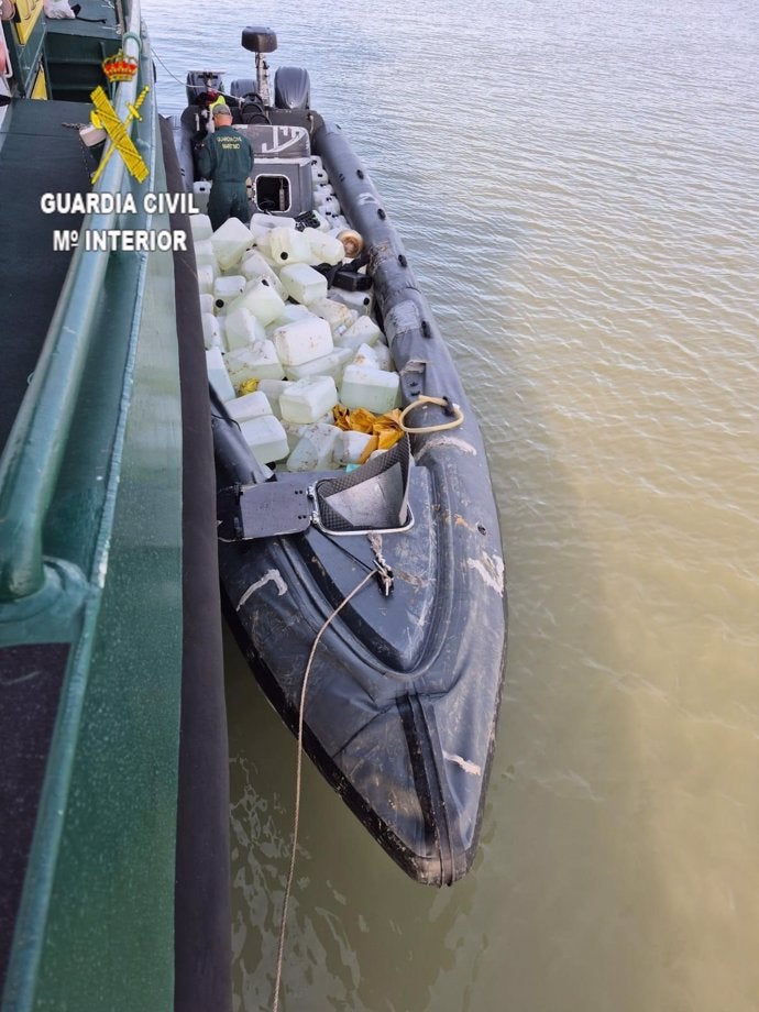 Detenido uno de los dos heridos en el choque de dos narcolanchas en Lebrija Detenido uno de los dos heridos en el choque de dos narcolanchas en Lebrija