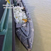Imagen de la narcolancha interceptada en Lebrija recientemente Imagen de la narcolancha interceptada en Lebrija recientemente