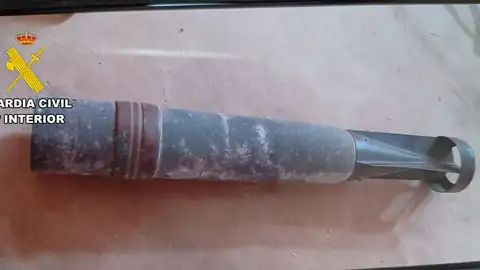 Desactivan una bomba de aviación incendiaria de la Guerra Civil en una casa de Esporles. Desactivan una bomba de aviación incendiaria de la Guerra Civil en una casa de Esporles.