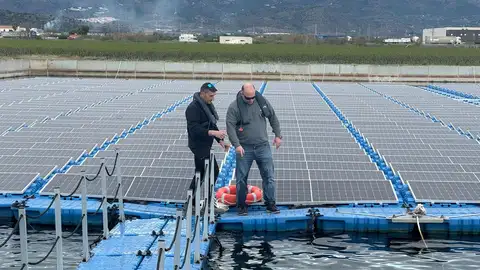 Instalación de placas fotovoltaicas flotantes en Moncofa. Instalación de placas fotovoltaicas flotantes en Moncofa.