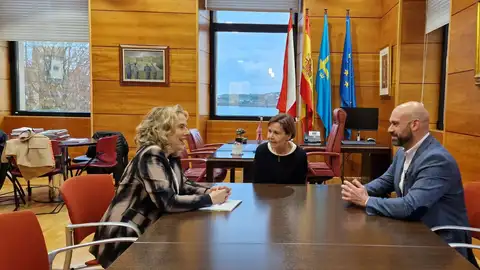 Belarmina Díaz se reúne con la alcaldesa de Gijón y el portavoz municipal Belarmina Díaz se reúne con la alcaldesa de Gijón y el portavoz municipal
