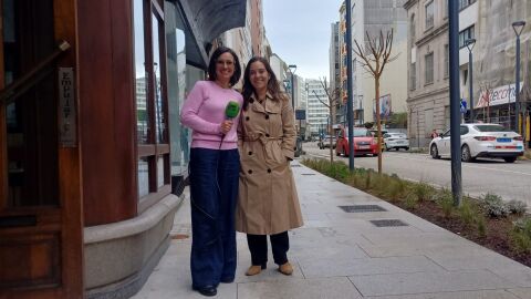 Lara Vivero e Inés Rey, en la calle San Andrés Lara Vivero e Inés Rey, en la calle San Andrés