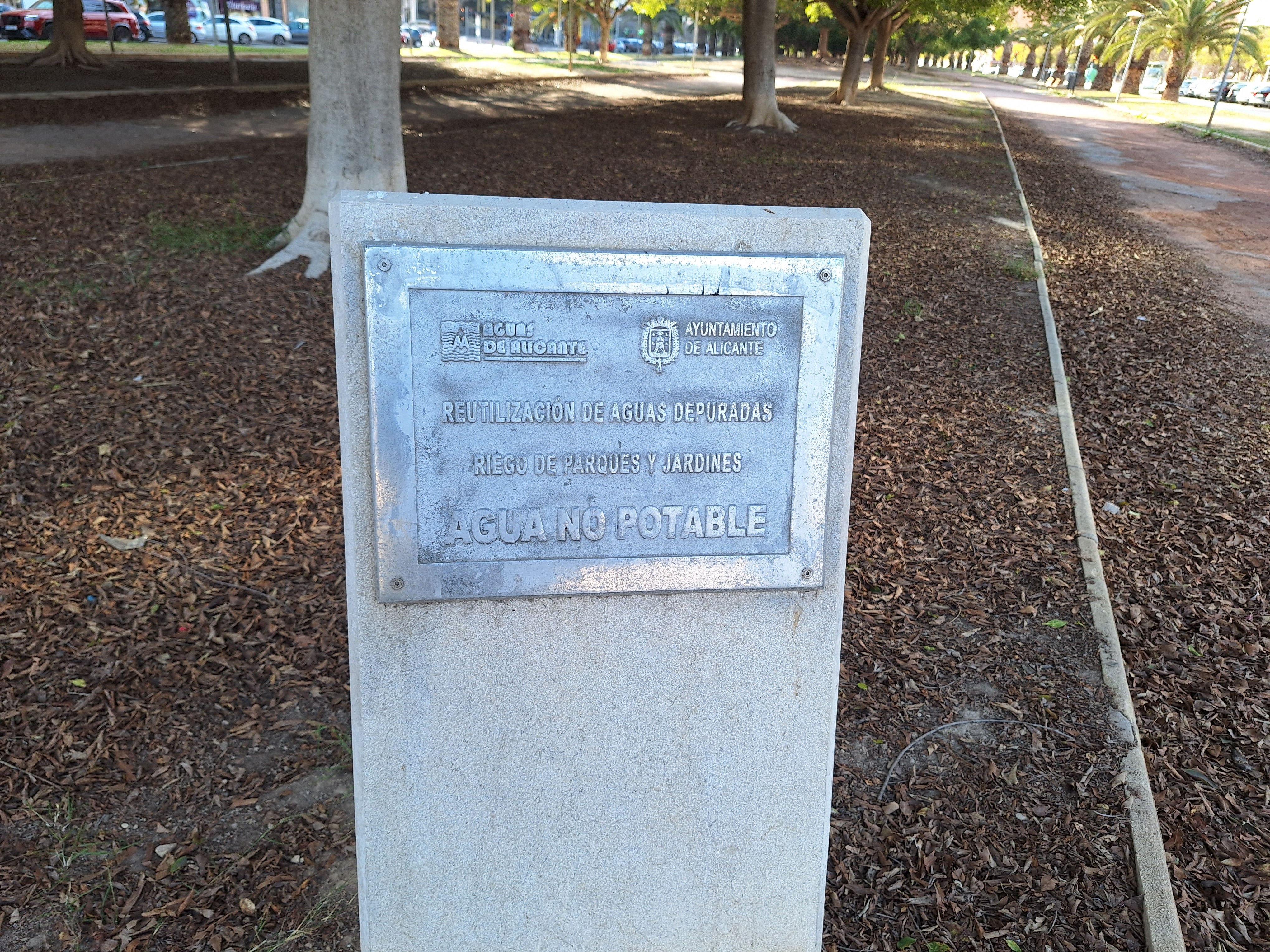 Alicante amplía el uso de agua regenerada de las depuradoras a nuevas zonas verdes Alicante amplía el uso de agua regenerada de las depuradoras a nuevas zonas verdes