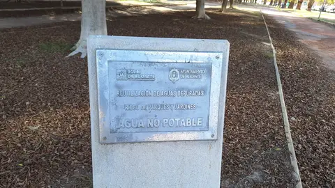Una placa instalada en historiador Vicente Ramos donde se usa agua reciclada Una placa instalada en historiador Vicente Ramos donde se usa agua reciclada