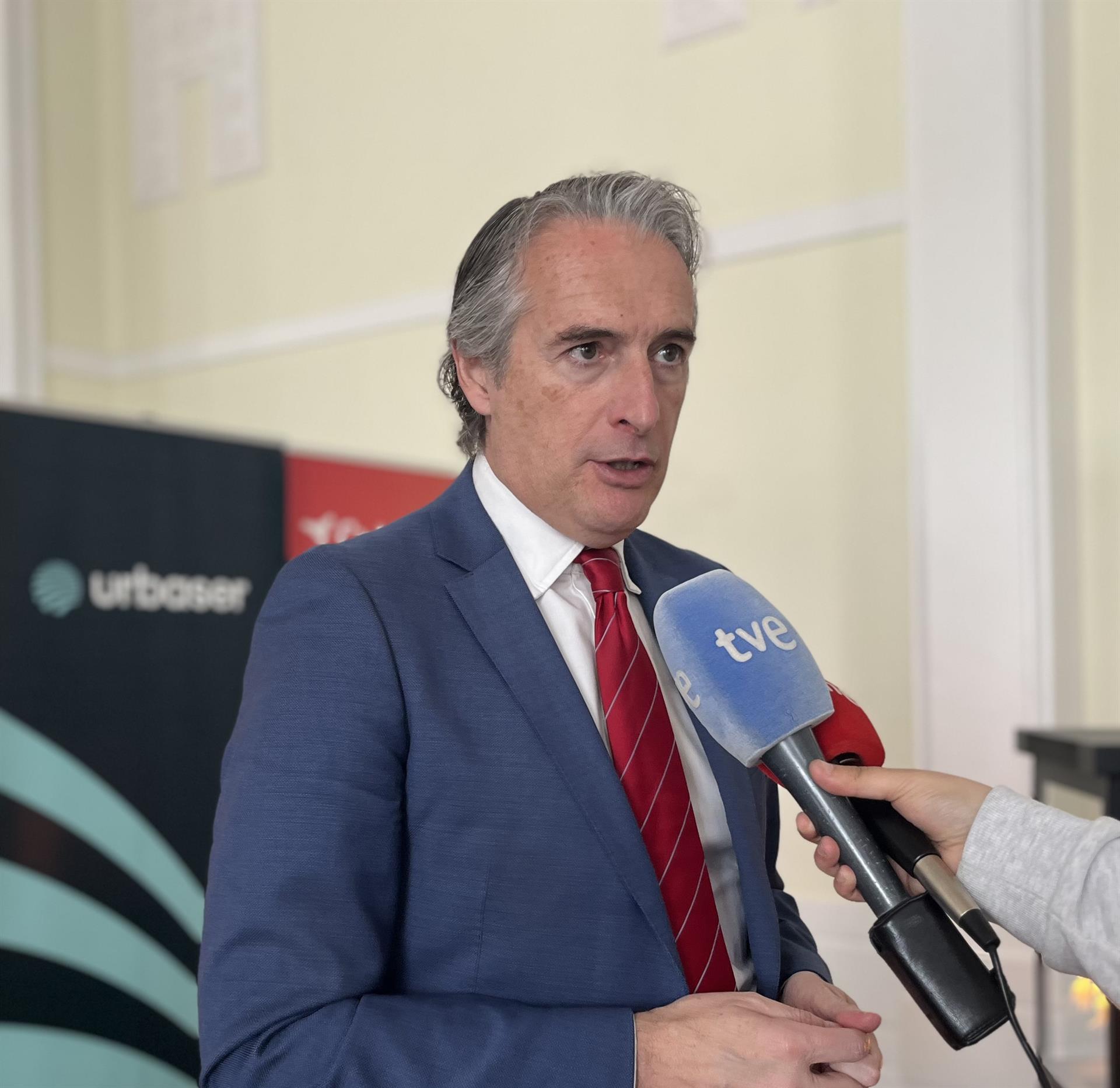 De la Serna sobre las reparaciones en la Duna de Zaera: "Los materiales que se colocan en una obra responden a lo que el arquitecto dice" De la Serna sobre las reparaciones en la Duna de Zaera: "Los materiales que se colocan en una obra responden a lo que el arquitecto dice"