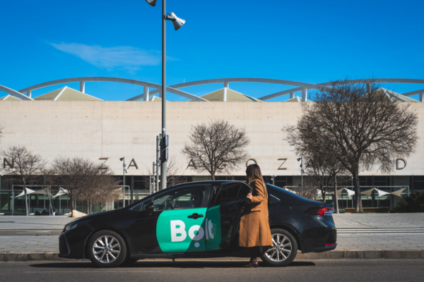 Un tercer operador VTC en Zaragoza vuelve a poner en pie de guerra a los taxistas Un tercer operador VTC en Zaragoza vuelve a poner en pie de guerra a los taxistas