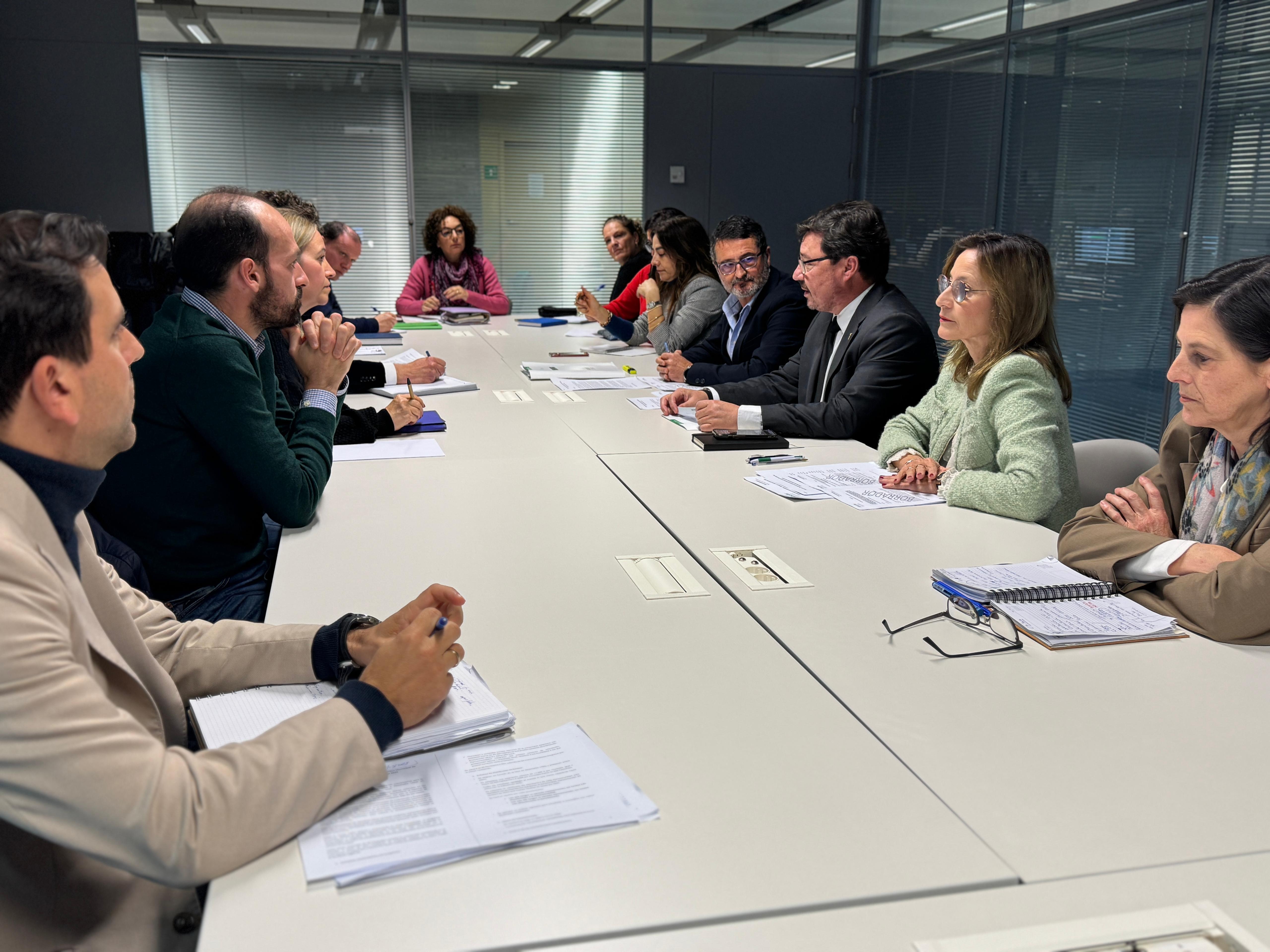 El consejero Santamaría considera "imprescindible" el trabajo que realizan los Agentes de Desarrollo Local El consejero Santamaría considera "imprescindible" el trabajo que realizan los Agentes de Desarrollo Local