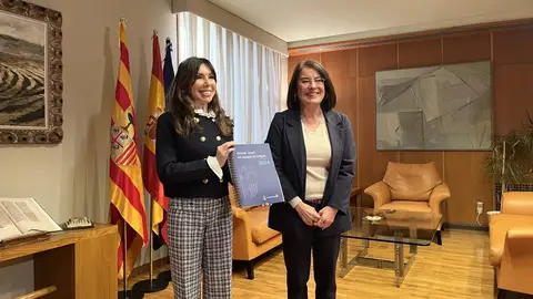 La presidenta de las Cortes, Marta Fernández, recibe el Informe anual 2024 de la Justicia de Aragón, Concepción Gimeno