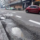 Las últimas lluvias reabren los baches de varias calles de la capital
