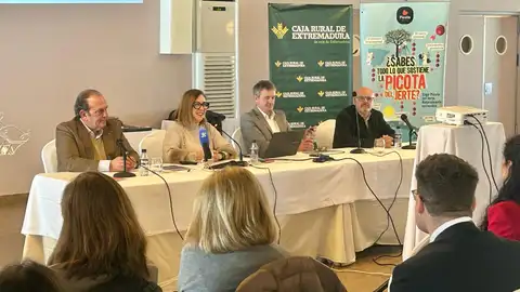 Mercedes Morán ponía en valor al sector de la cereza en Extremadura durante las Jornadas Técnicas DO Cereza del Jerte Mercedes Morán ponía en valor al sector de la cereza en Extremadura durante las Jornadas Técnicas DO Cereza del Jerte
