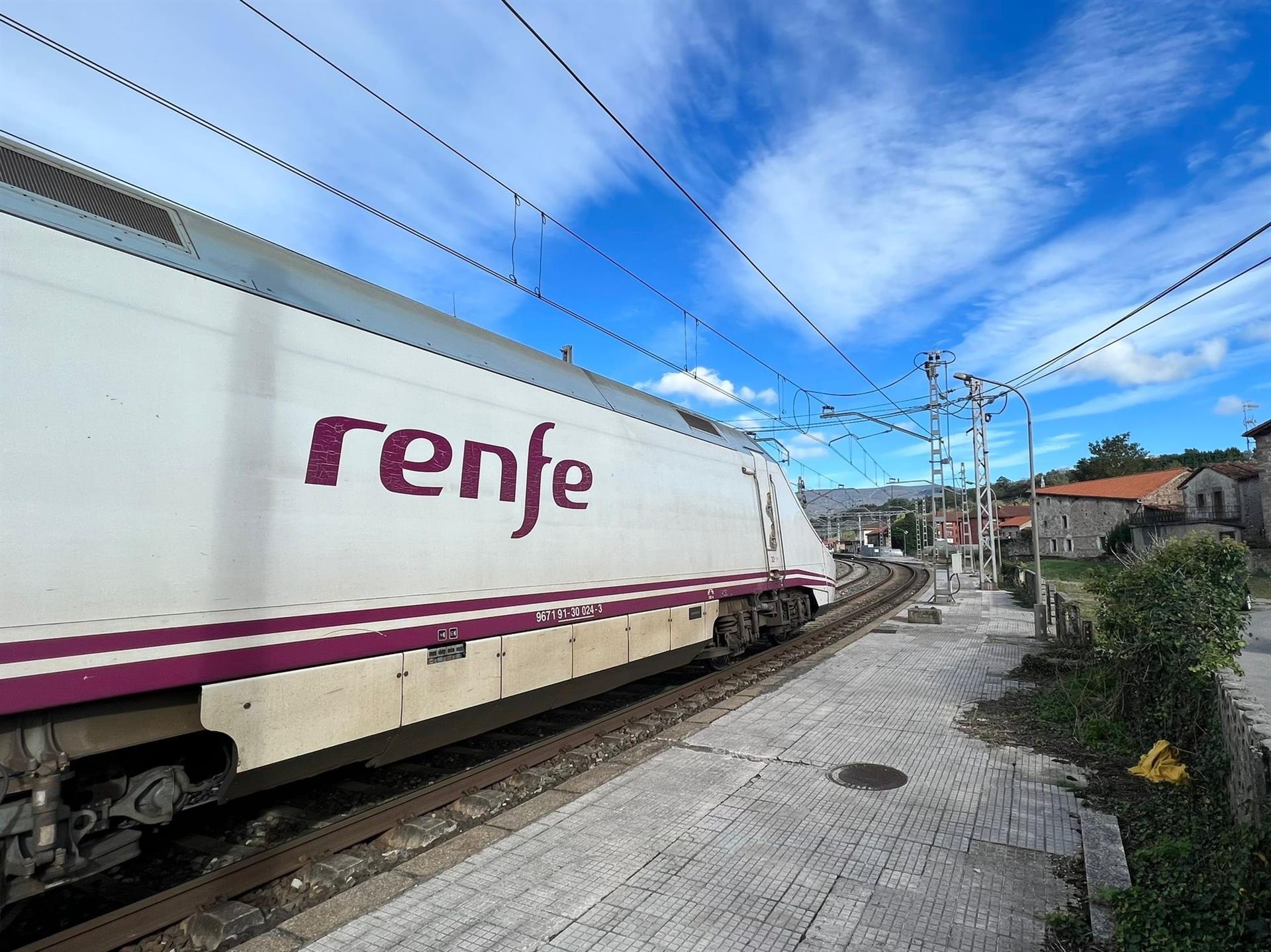 Un tren arrolla un remolque abandonado en un paso a nivel de Arenas de Iguña sin que se produzcan heridos Un tren arrolla un remolque abandonado en un paso a nivel de Arenas de Iguña sin que se produzcan heridos