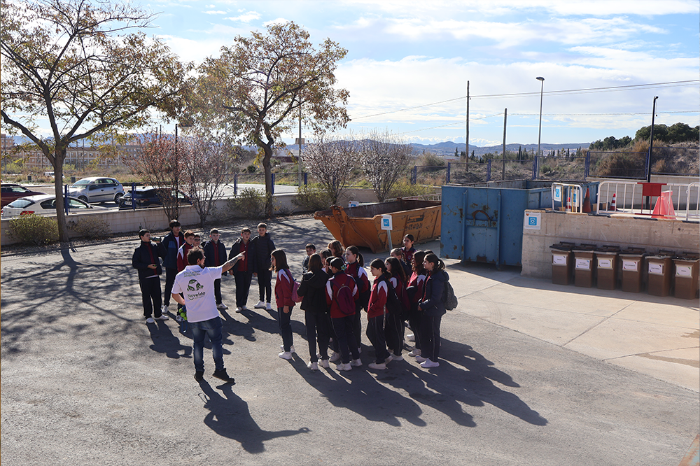 Cerca de 2.000 escolares de Novelda van a participar actividades de sensibilización ambiental Cerca de 2.000 escolares de Novelda van a participar actividades de sensibilización ambiental