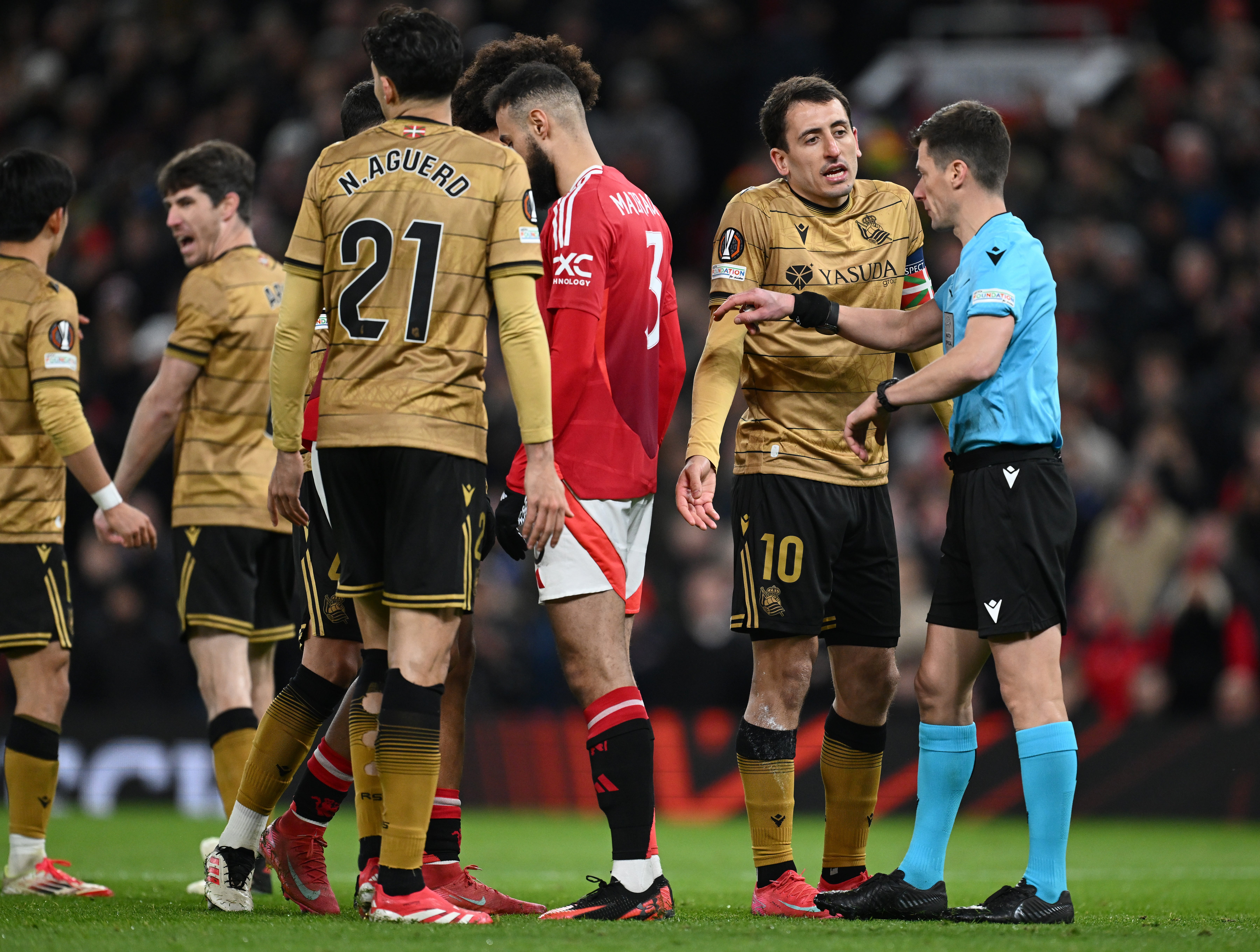 Oyarzabal tras el polémico arbitraje en Old Trafford: "La facilidad que tenía para pitar a favor de uno..." Oyarzabal tras el polémico arbitraje en Old Trafford: "La facilidad que tenía para pitar a favor de uno..."