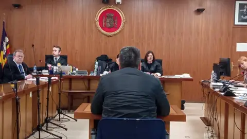 Un hombre acepta cinco años de prisión por abusar sexualmente de su hija en Palma Un hombre acepta cinco años de prisión por abusar sexualmente de su hija en Palma