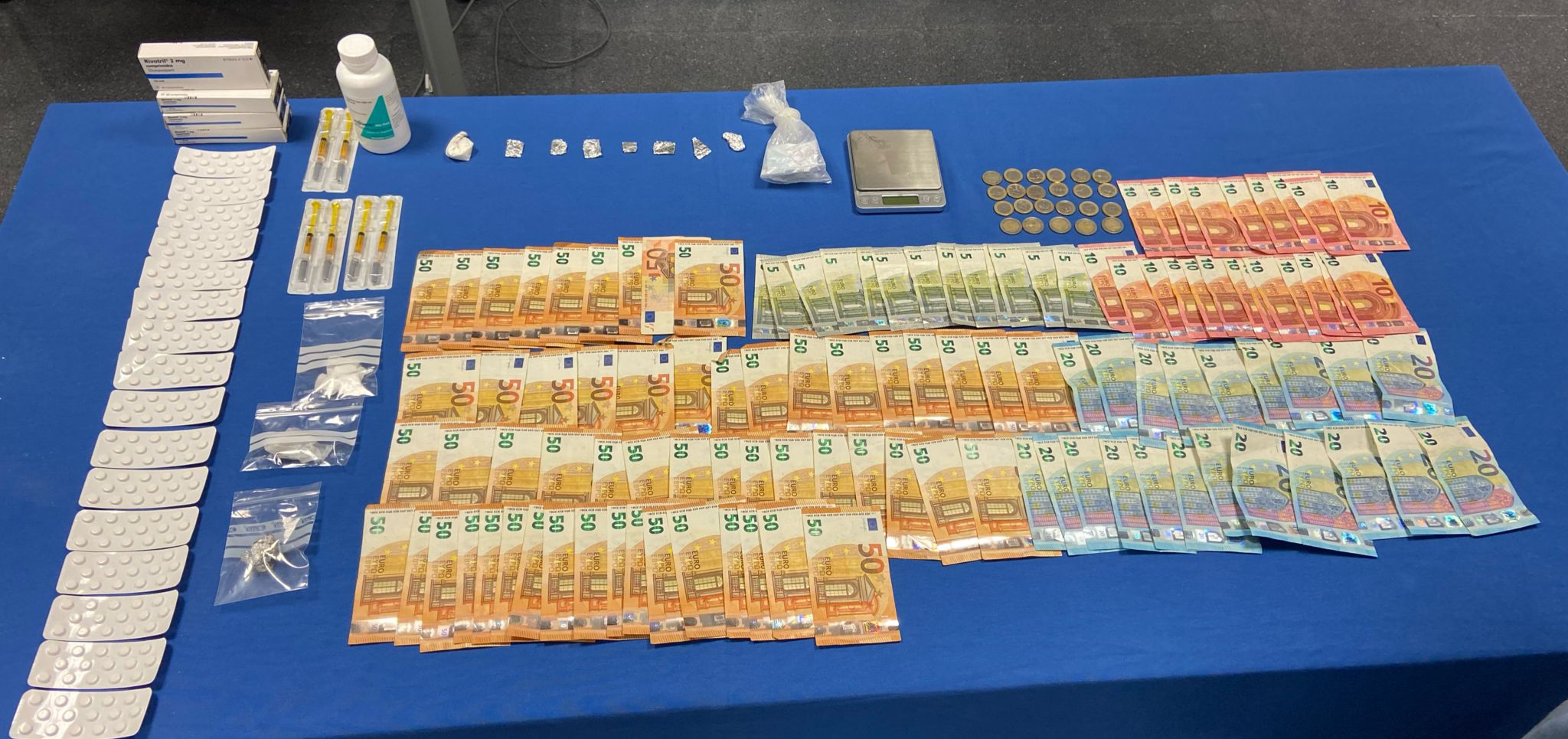 Policía Nacional detiene a cinco personas por tráfico de drogas en San Lázaro- El Peri de Mérida Policía Nacional detiene a cinco personas por tráfico de drogas en San Lázaro- El Peri de Mérida