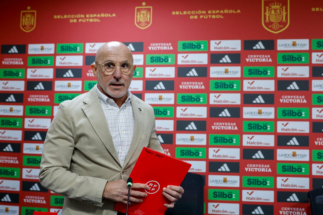 Luis de la Fuente: "Respetemos a este grupo, aquí es muy difícil entrar" Luis de la Fuente: "Respetemos a este grupo, aquí es muy difícil entrar"