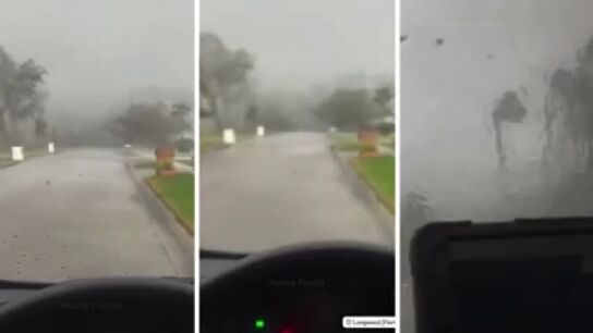 El terrible v&iacute;deo viral de una mujer que se queda atrapada dentro de un tornado en Florida