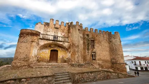 Un hombre de 65 años fallece al caer de un tractor en una finca en Valencia del Ventoso Un hombre de 65 años fallece al caer de un tractor en una finca en Valencia del Ventoso
