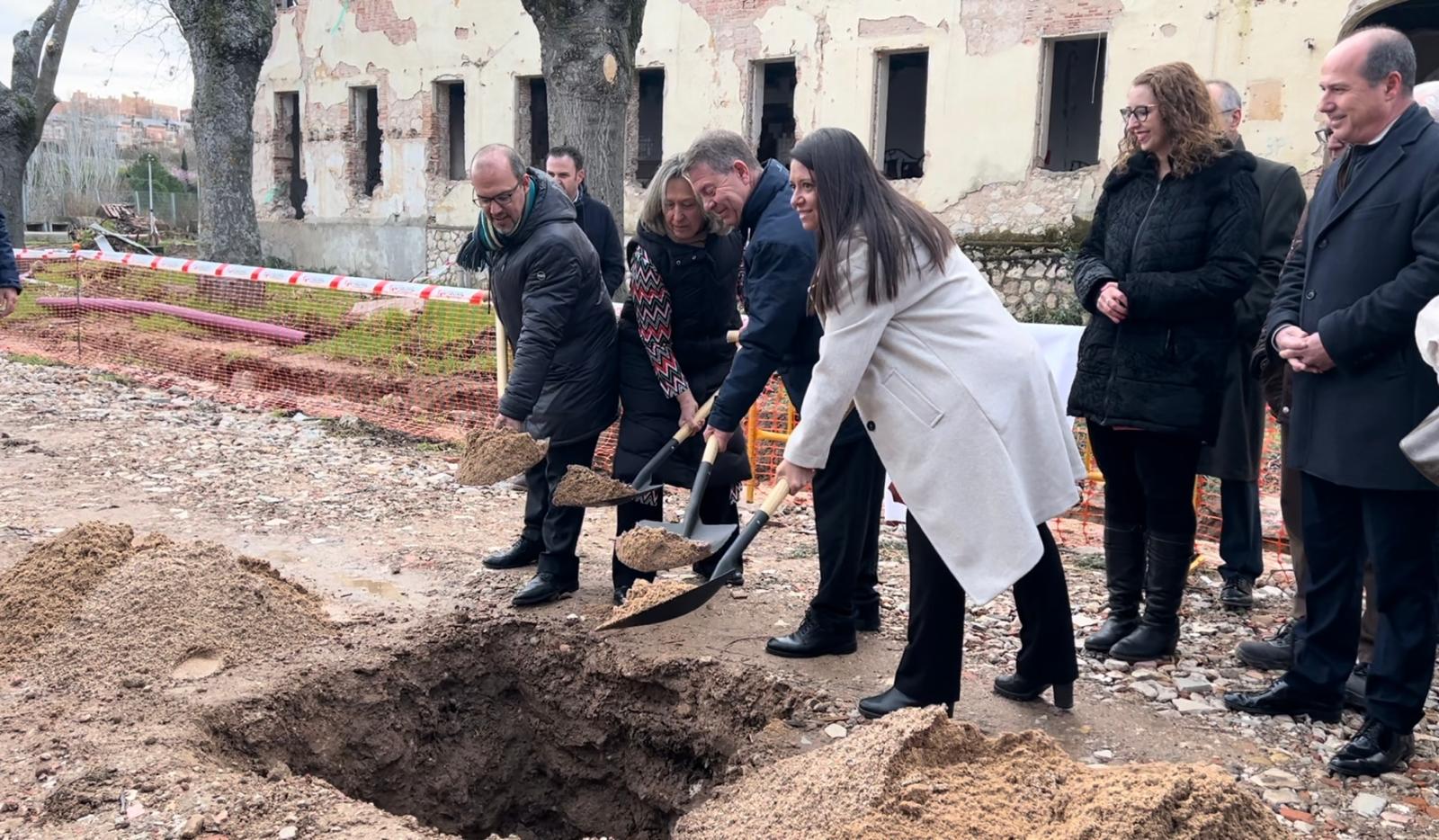 García-Page coloca la primera piedra de la macrorresidencia de mayores 'Los Olmos' de Guadalajara García-Page coloca la primera piedra de la macrorresidencia de mayores 'Los Olmos' de Guadalajara