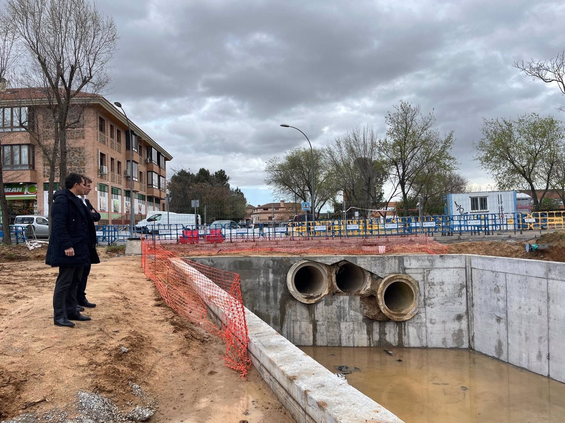 Velázquez defiende la eficacia de la balsa de Azucaica en Toledo Velázquez defiende la eficacia de la balsa de Azucaica en Toledo