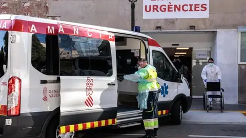 Profesionales sanitarios del Hospital Clínico de València, en plena emergencia sanitaria por la COVID-19 Profesionales sanitarios del Hospital Clínico de València, en plena emergencia sanitaria por la COVID-19