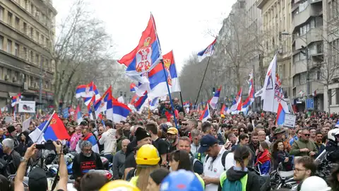 Manifestantes en Serbia Manifestantes en Serbia