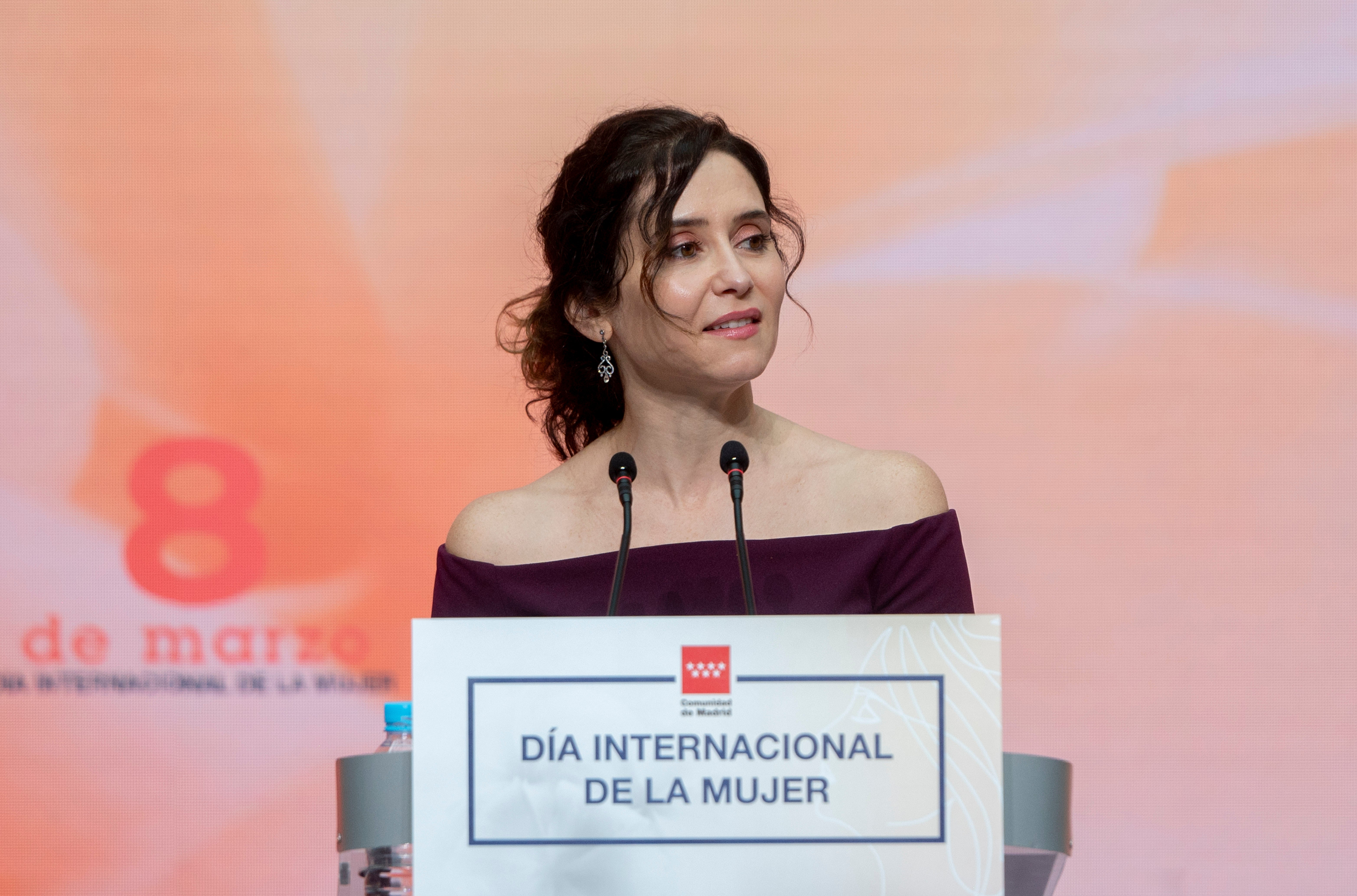 Ayuso critica los "impuestos inventados" de otras comunidades: "Generan una desconfianza absoluta" Ayuso critica los "impuestos inventados" de otras comunidades: "Generan una desconfianza absoluta"