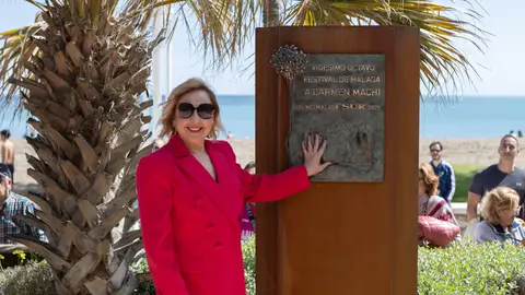Carmen Machi descubre su monolito en el Paseo Marítimo Antonio Banderas en el marco del Festival de Málaga. Carmen Machi descubre su monolito en el Paseo Marítimo Antonio Banderas en el marco del Festival de Málaga.
