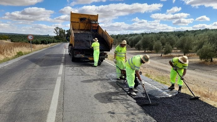 La Junta invierte más de 14 millones de euros en la conservación de 770 kilómetros de carreteras La Junta invierte más de 14 millones de euros en la conservación de 770 kilómetros de carreteras