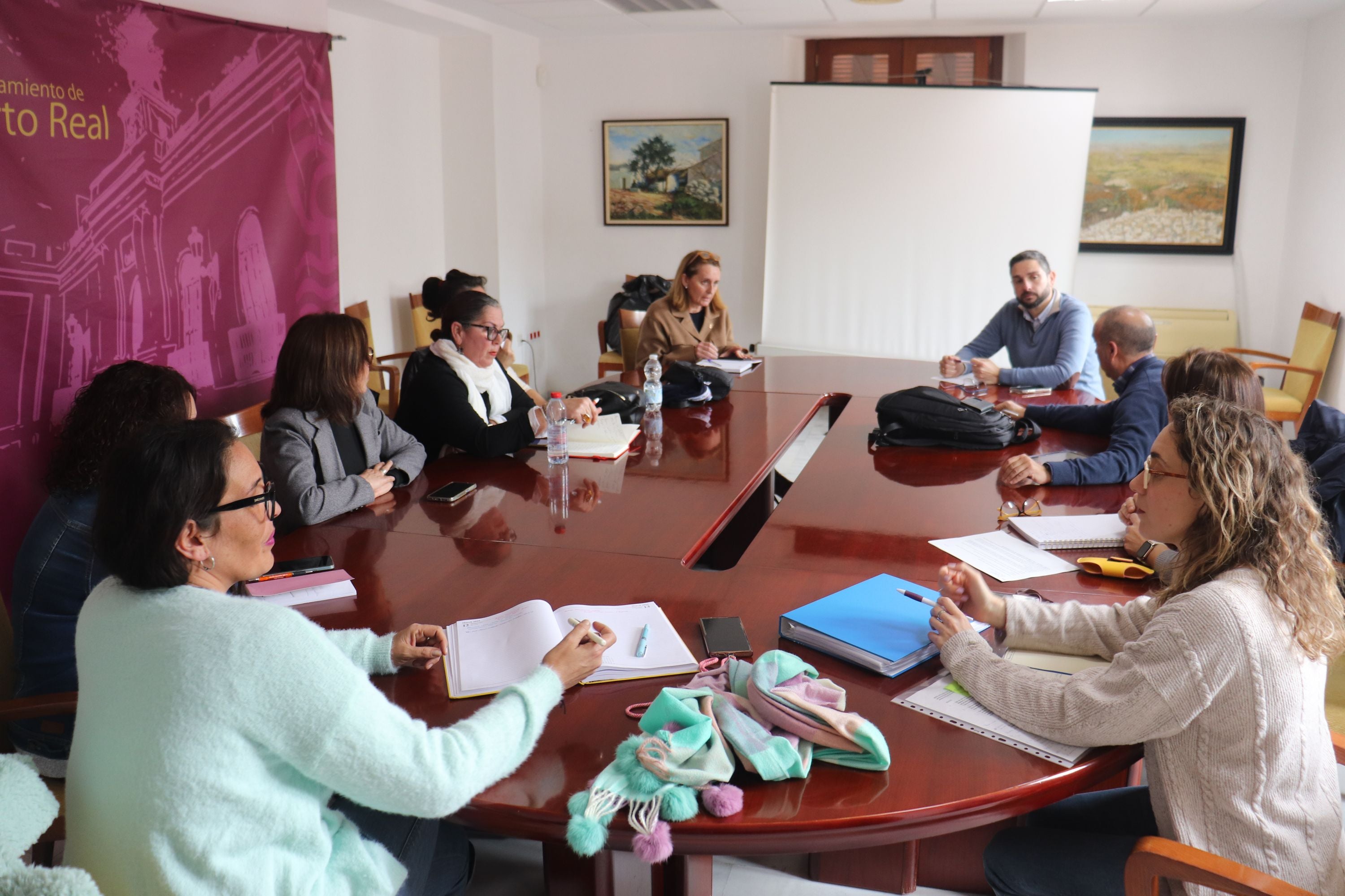 La alcaldesa de Puerto Real se reúne el comité de empresa de ayuda a domicilio para recoger las necesidades del servicio La alcaldesa de Puerto Real se reúne el comité de empresa de ayuda a domicilio para recoger las necesidades del servicio