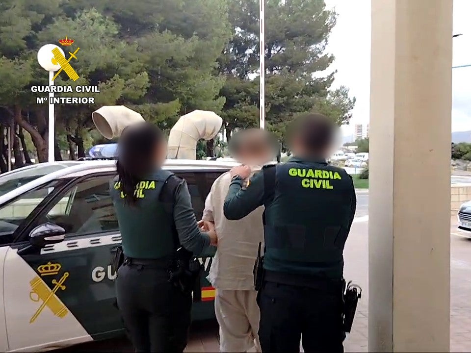 Detenidas tres personas por robos en vehículos y un restaurante de Vall d´Uixó Detenidas tres personas por robos en vehículos y un restaurante de Vall d´Uixó