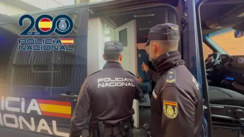 Agentes de la Policía Nacional. Agentes de la Policía Nacional.