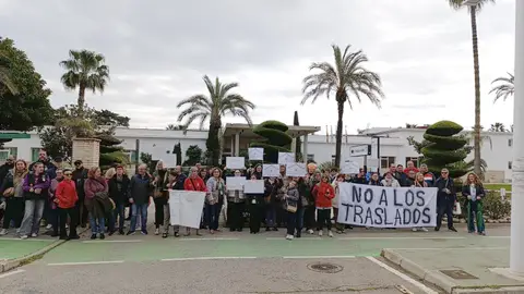 Sindicatos y personal del Parador de Benicarló protestan para reclamar soluciones al cierre de la instalación Sindicatos y personal del Parador de Benicarló protestan para reclamar soluciones al cierre de la instalación