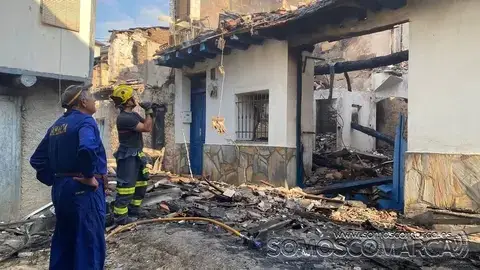 Investígase o lume que calcinou tres casas en A Veiga de Cascallá (Rubiá) Investígase o lume que calcinou tres casas en A Veiga de Cascallá (Rubiá)