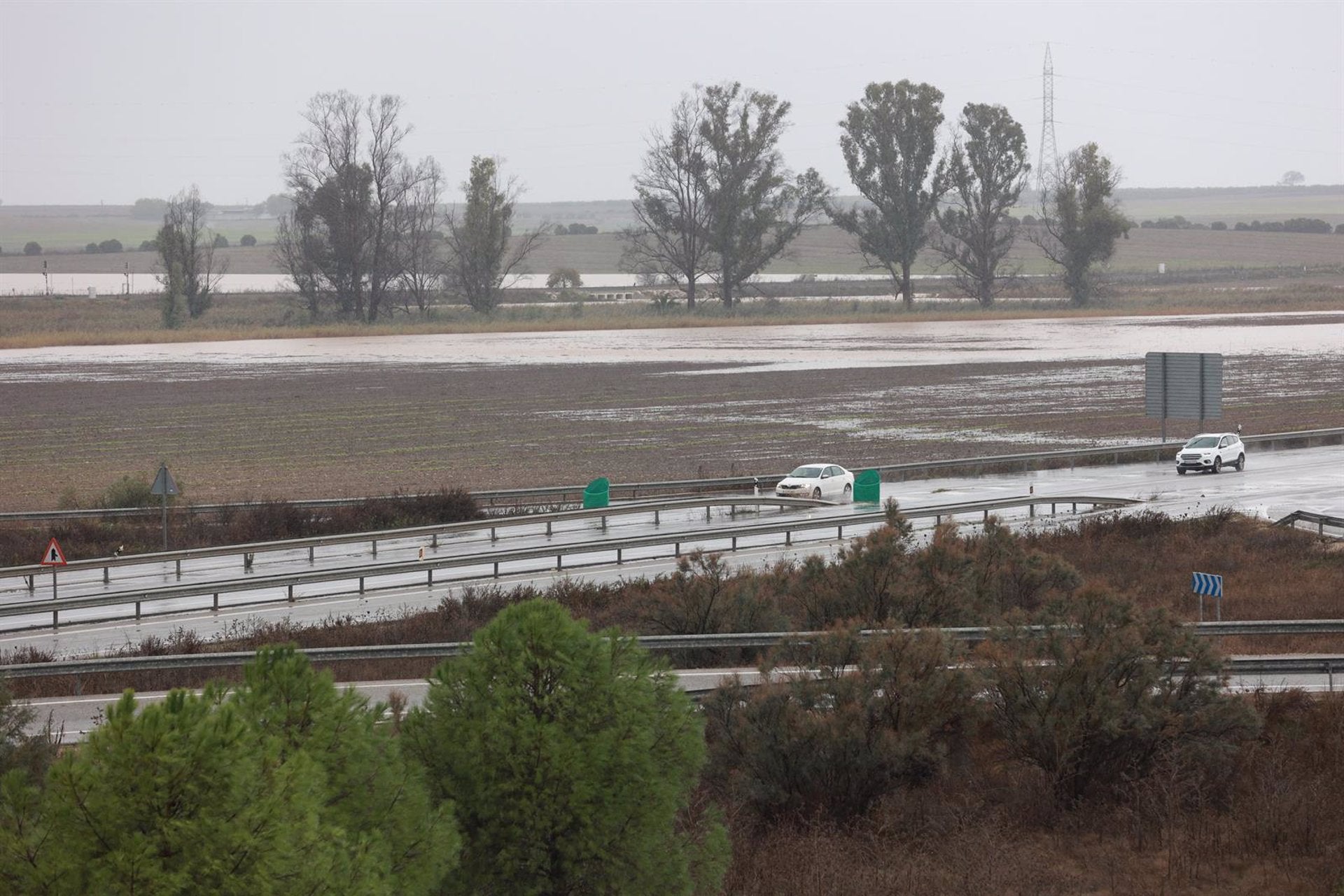 Más de una decena de carreteras de la provincia afectadas por la lluvia Más de una decena de carreteras de la provincia afectadas por la lluvia