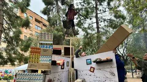 La Falla pone encima de la mesa la memoria tras la dana. La Falla pone encima de la mesa la memoria tras la dana.