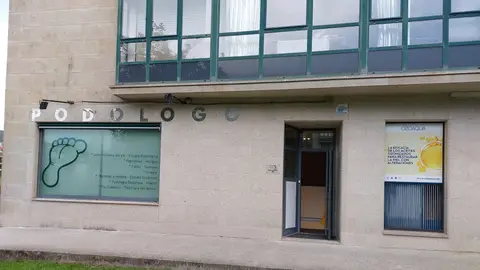 Nuevo robo en Galeras la pasada noche tras ser asaltada la clínica de podología Marina Porto causando graves destrozos en el cristal de la entrada Nuevo robo en Galeras la pasada noche tras ser asaltada la clínica de podología Marina Porto causando graves destrozos en el cristal de la entrada