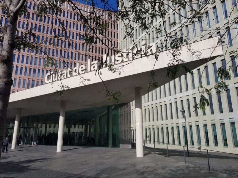 La jueza aprueba la eutanasia de la joven de 24 años que paralizó su padre en Barcelona La jueza aprueba la eutanasia de la joven de 24 años que paralizó su padre en Barcelona