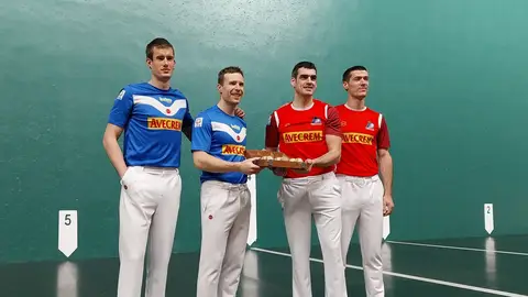 Ezkurdia - Rezusta y Artola - Mariezkurrena, finalistas del Parejas Pelotaris