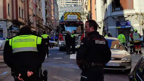 Fallece una mujer en un incendio en Bilbao con otros nueve heridos Fallece una mujer en un incendio en Bilbao con otros nueve heridos