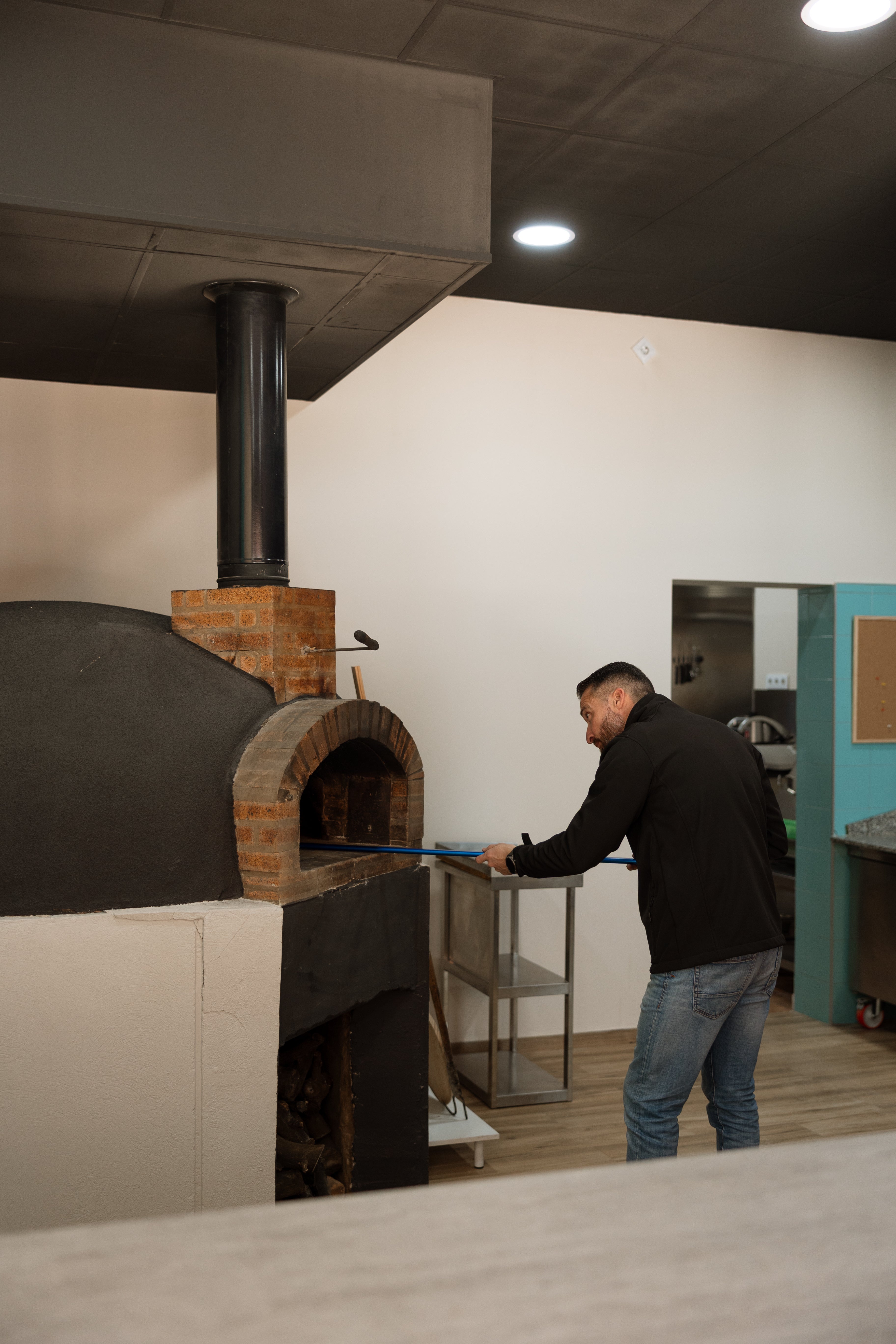 Al Foc, la pizzería de Sergio situada en Paiporta que ha reabierto sus puertas 4 meses y medio después de la DANA Al Foc, la pizzería de Sergio situada en Paiporta que ha reabierto sus puertas 4 meses y medio después de la DANA