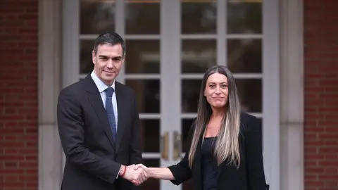 El presidente del Gobierno, Pedro Sánchez, recibe a la portavoz de Junts en el Congreso, Miriam Nogueras, en el Palacio de la Moncloa El presidente del Gobierno, Pedro Sánchez, recibe a la portavoz de Junts en el Congreso, Miriam Nogueras, en el Palacio de la Moncloa/ Eduardo Parra / Europa Press