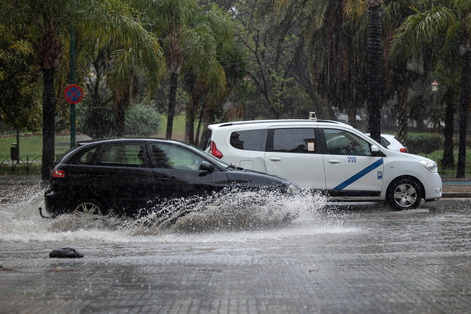 Llega el día con más lluvia por la borrasca Laurence: estas zonas se llevan la peor parte con avisos por oleaje y chubascos Llega el día con más lluvia por la borrasca Laurence: estas zonas se llevan la peor parte con avisos por oleaje y chubascos