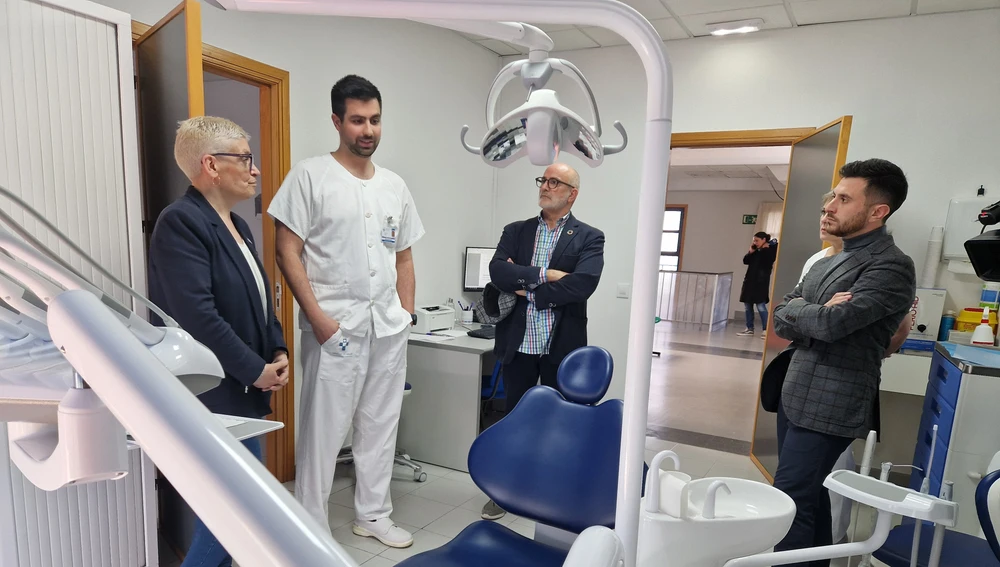 Consejera Salud visita unidad salud bucodental de Cudillero. Consejera Salud visita unidad salud bucodental de Cudillero.