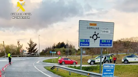 Control de drogas y alcoholemia de agentes de la Guardia Civil de Tráfico en Cantabria Control de drogas y alcoholemia de agentes de la Guardia Civil de Tráfico en Cantabria