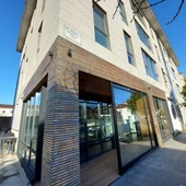 La Policia Local de Santiago detiene a un indivicuo minutos después de romper la cristalera y robar en el restaurante "A Vaquiña" en la rúa Sempre en Galiza La Policia Local de Santiago detiene a un indivicuo minutos después de romper la cristalera y robar en el restaurante "A Vaquiña" en la rúa Sempre en Galiza