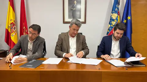 Generalitat, Statkraft y STN firman un acuerdo que compatibiliza Arada Solar y el Centro Logístico Cerámico Generalitat, Statkraft y STN firman un acuerdo que compatibiliza Arada Solar y el Centro Logístico Cerámico