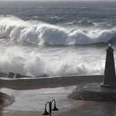 Imagen de oleaje en la localidad costera de Bajamar, en Tenerife, Canarias Imagen de oleaje en la localidad costera de Bajamar, en Tenerife, Canarias