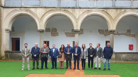Una marcha de coches recorrerá este domingo la N-435 entre Badajoz y Huelva para defender su conversión en autovía Una marcha de coches recorrerá este domingo la N-435 entre Badajoz y Huelva para defender su conversión en autovía