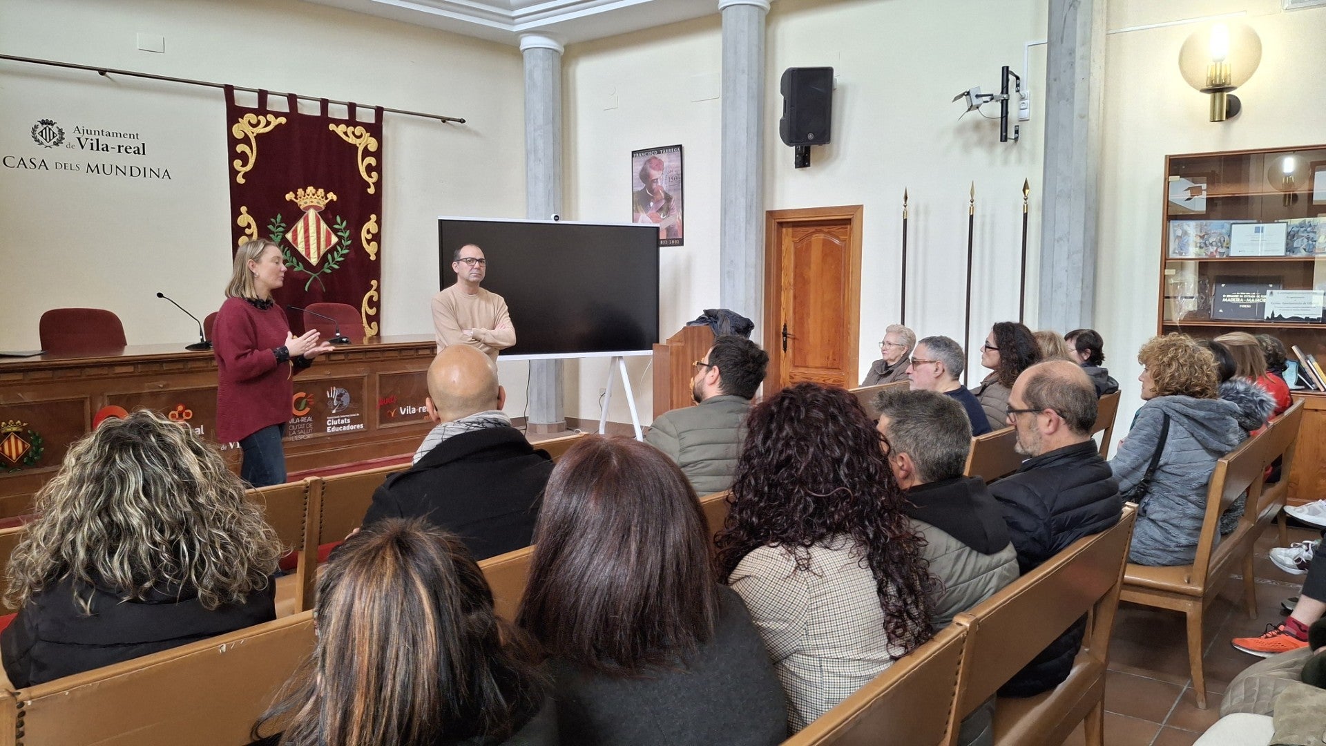 Vila-real reúne al comercio local para resolver dudas sobre la tasa de basuras Vila-real reúne al comercio local para resolver dudas sobre la tasa de basuras